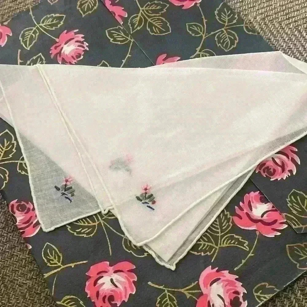 Set of 2 vintage embroidered hankies - Picture 5 of 6